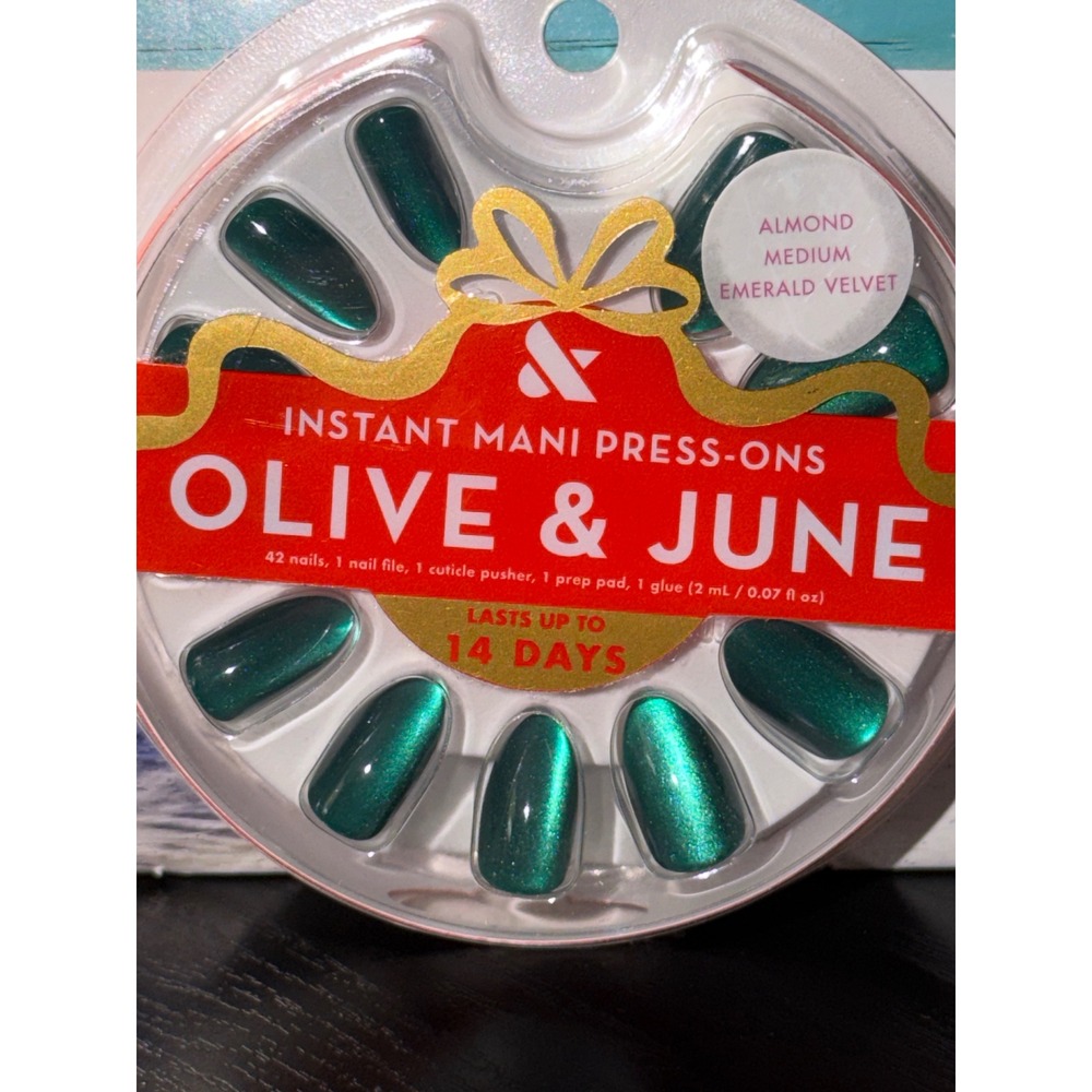 Olive & June Instant Mani Press-Ons Emerald Velvet Almond Medium 42 Nails New